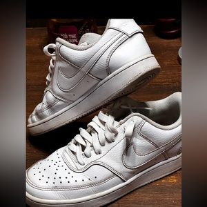 White  Nike Leather Sneakers  size 6.5
